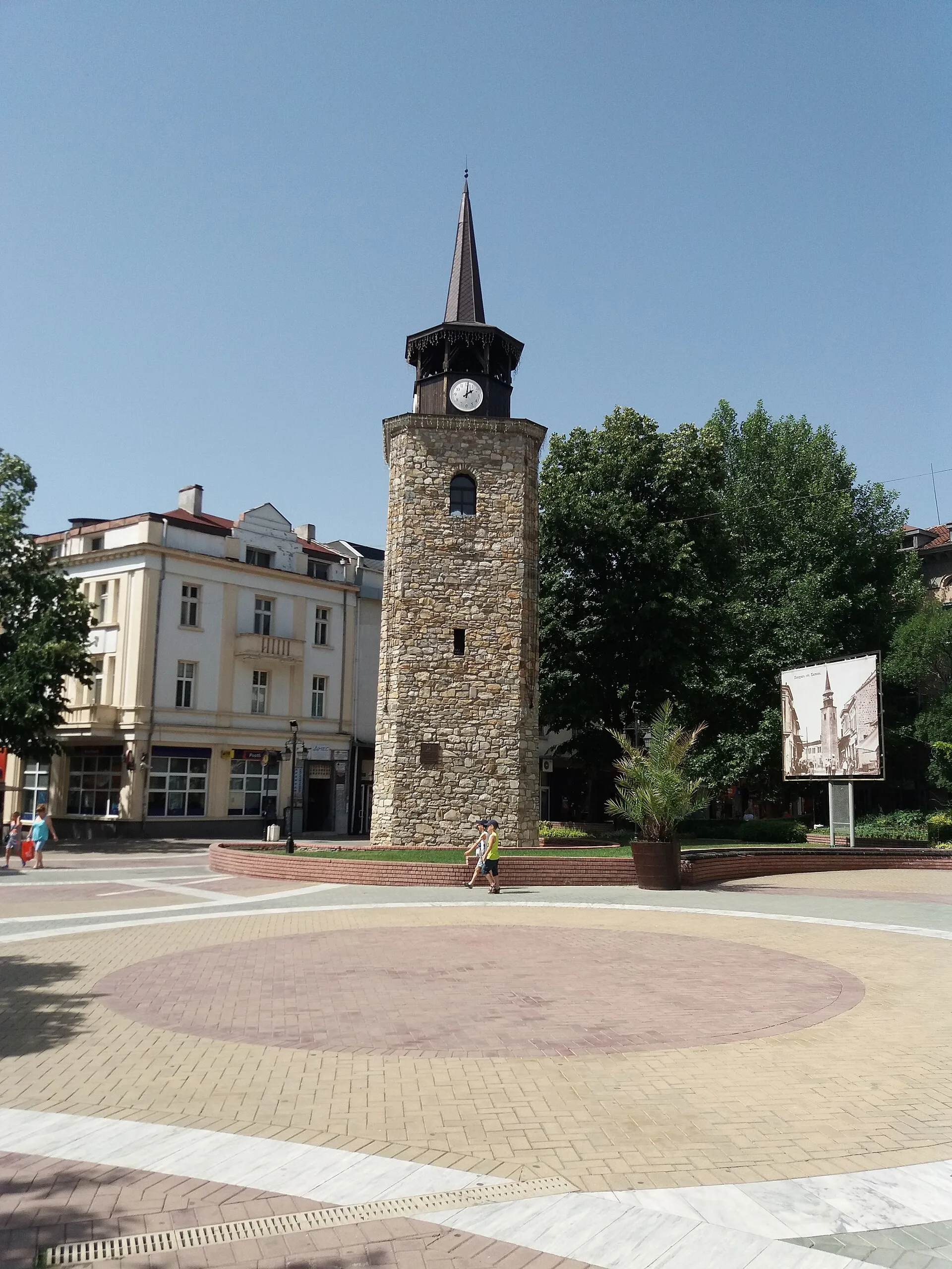 Каменната часовникова кула